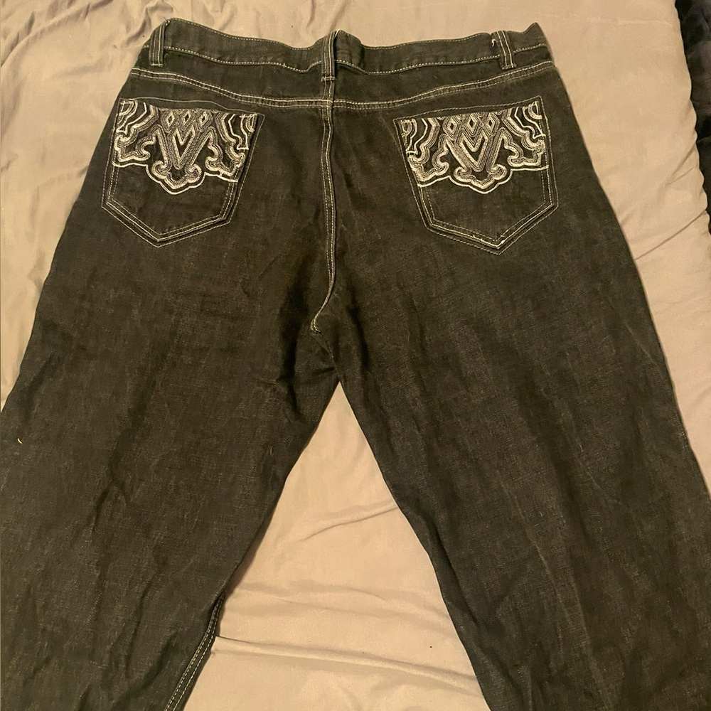 Rare asf avirex jeans ❗️❗️❗️❗️
Sick embroidery on the back